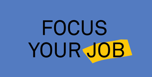 Der Satz "Focus your Job" auf pinkem Hintergrund - Informationen zur Berufsorientierung in der Medienbranche